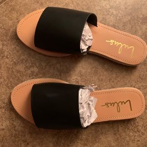 Lulu’s Brand new black sandals. Size 7.5